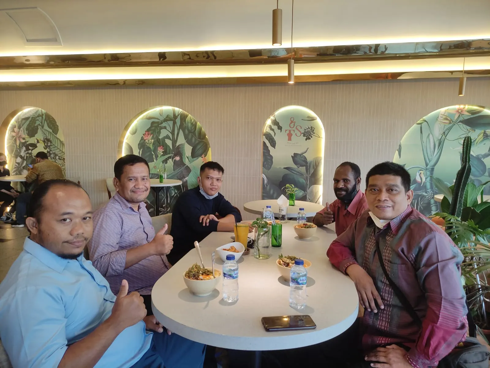 Alumni Helps Affirming Students From Papua to Do Internships