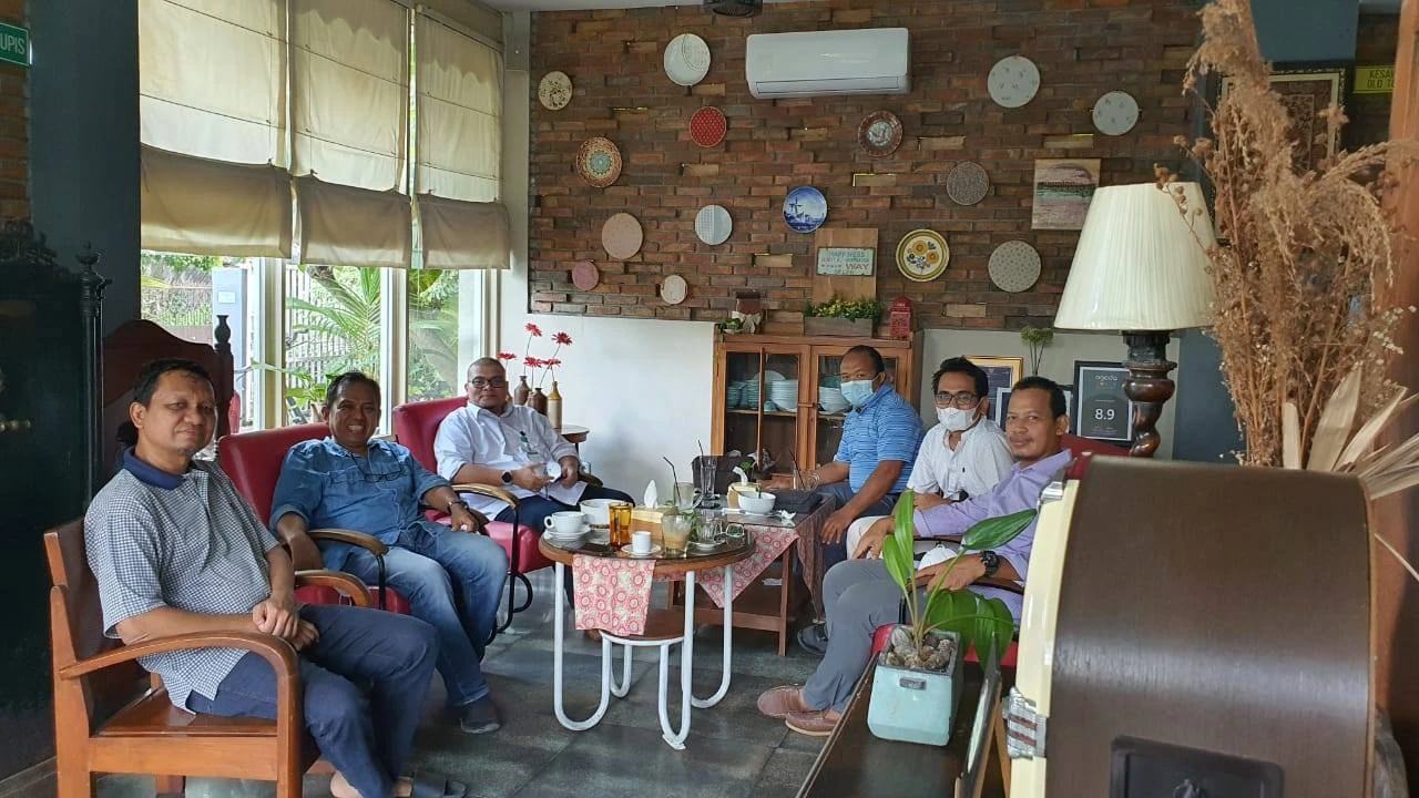 Silaturahmi Pengurus Baru Departemen Teknik Elektro Dengan Para Alumni