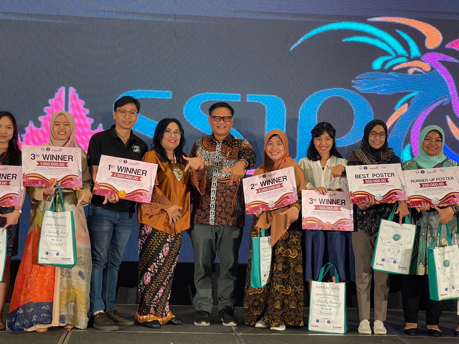 Berita Prestasi: drg. Martina Amalia Sp.Perio, Subsp.PP(K) Raih Juara Kedua dalam Scientific Award Kategori Riset pada NASSIP 7 di Bali