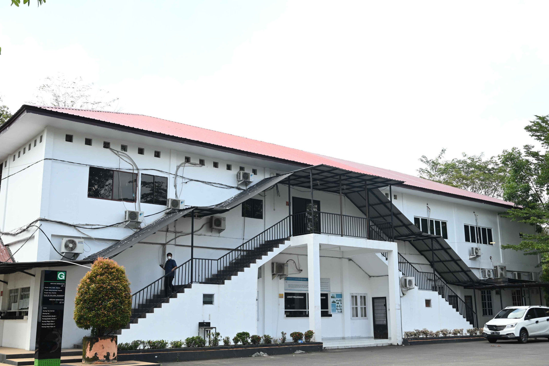 CAROUSEL BANNER FISIP SIX