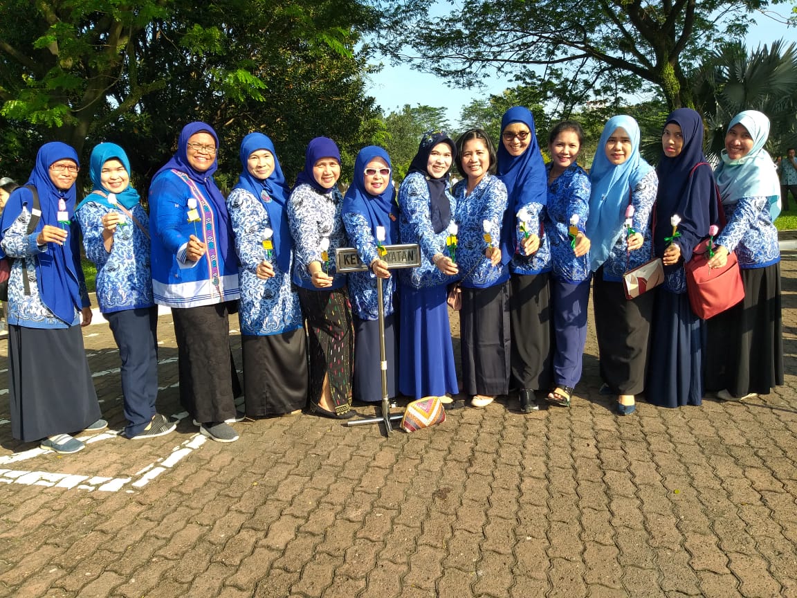 Upacara Bendera Memperingati Hari Ibu
