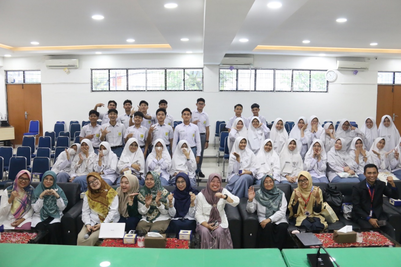 Students of Al-Fityan Integrated Islamic High School Medan Visit FKM USU