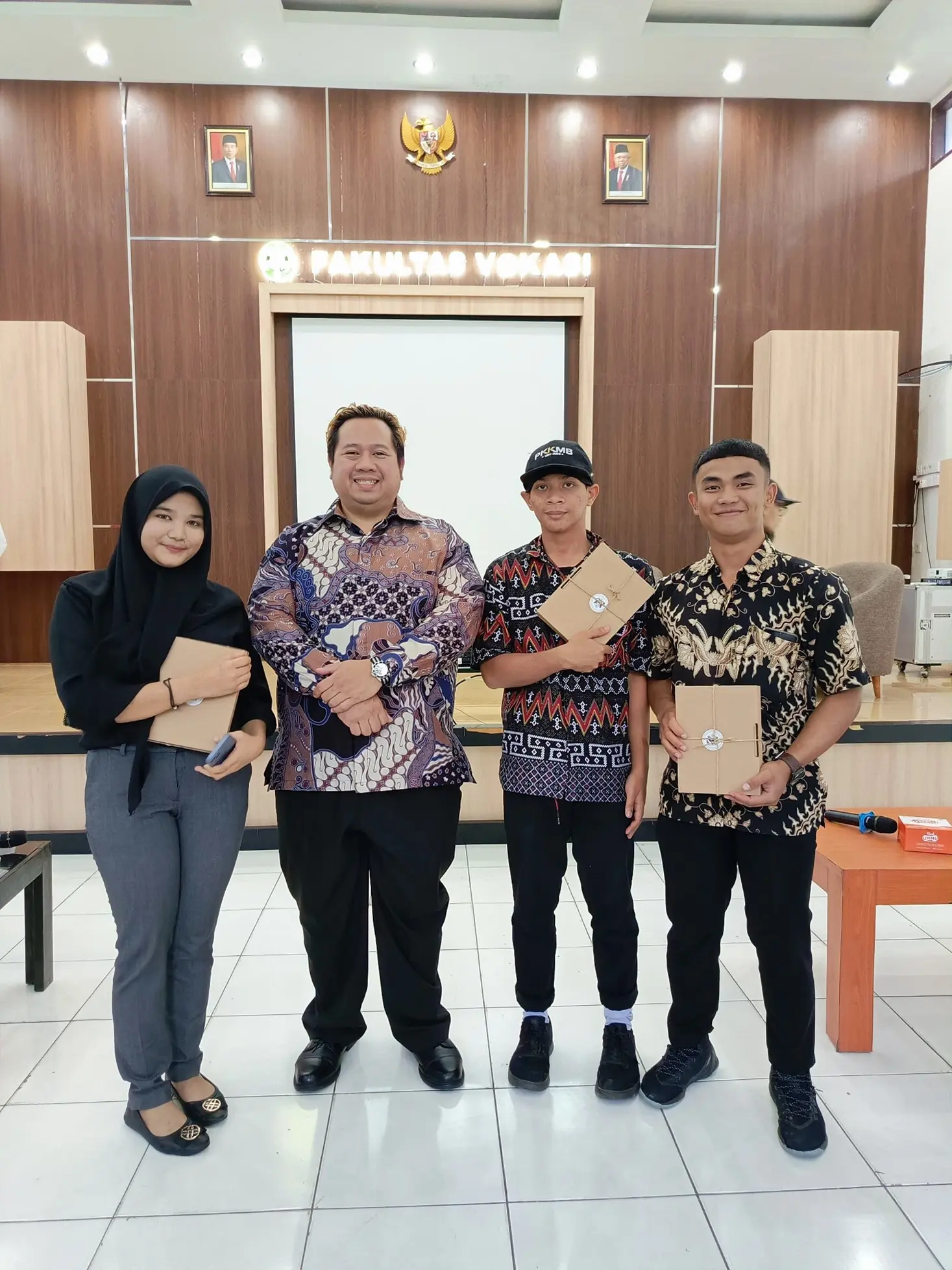 Seminar Program Studi D3 Bahasa Inggris Fakultas Vokasi Universitas Sumatera Utara " Experience Sharing" Film Screening with United States of America Consulate Medan