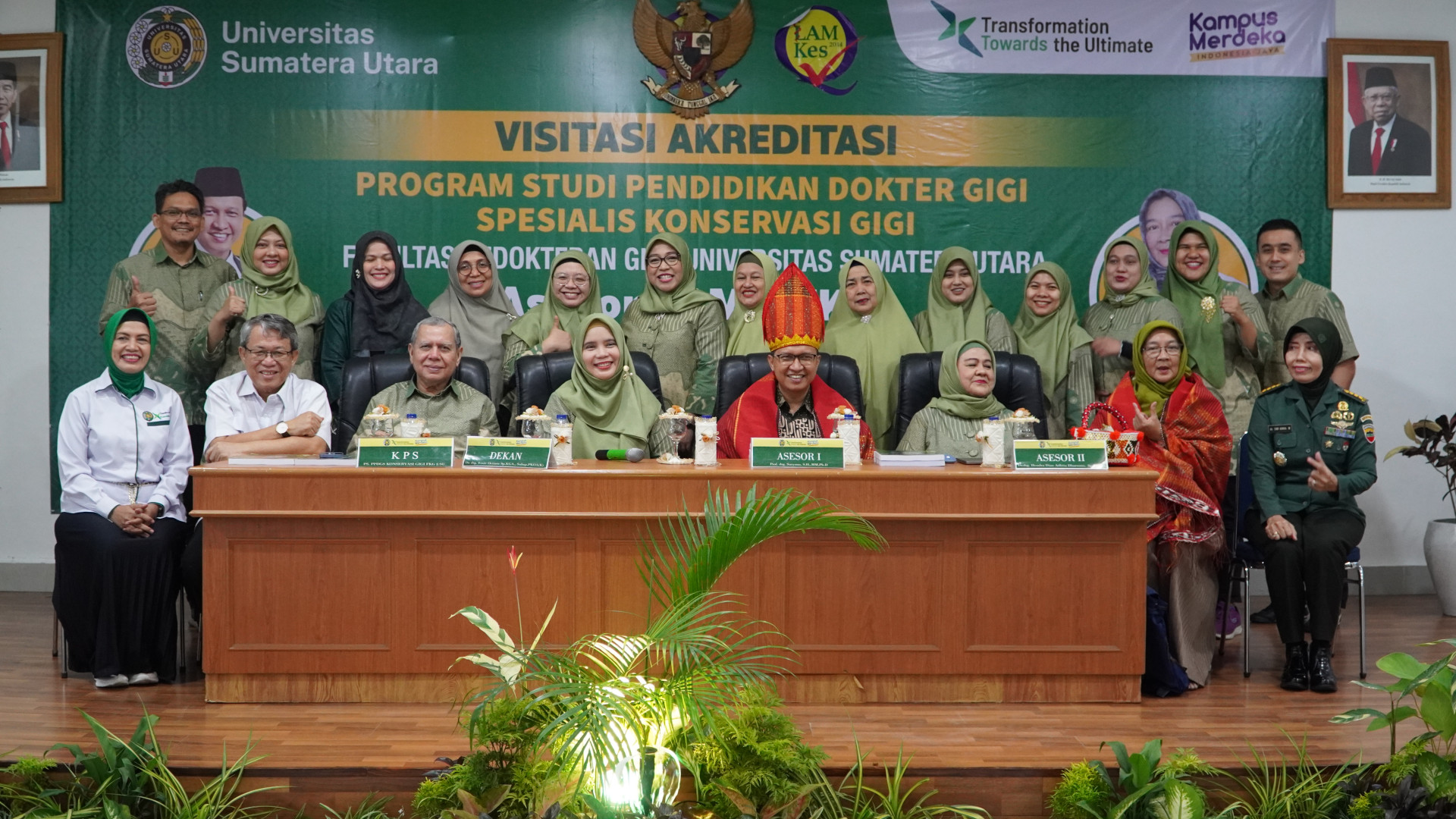 Prof. drg. Suryono, S.H., MM, Ph.D and Dr. Hendra Dian Adhita Sp.KG, Subsp.KE(K) as Accreditation Assessors of PPDGS Dental Conservation FKG USU.