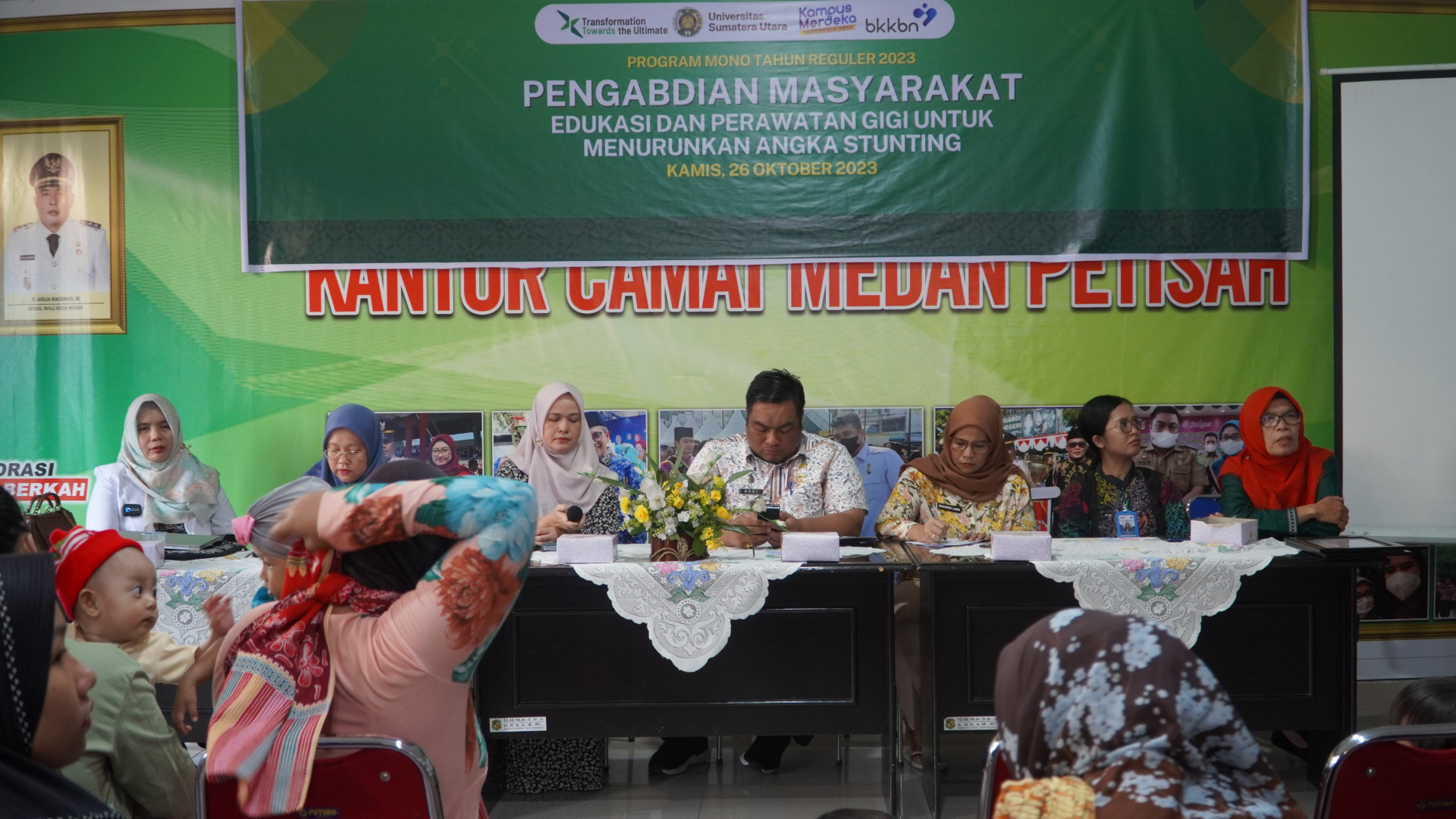 Community Service “Prevention and Treatment of Caries to Create Healthy Children's Teeth Free of Stunting (GASING) in North Sumatra Province” Lecturer FKG USU held in Medan Petisah Sub-District Office Hall