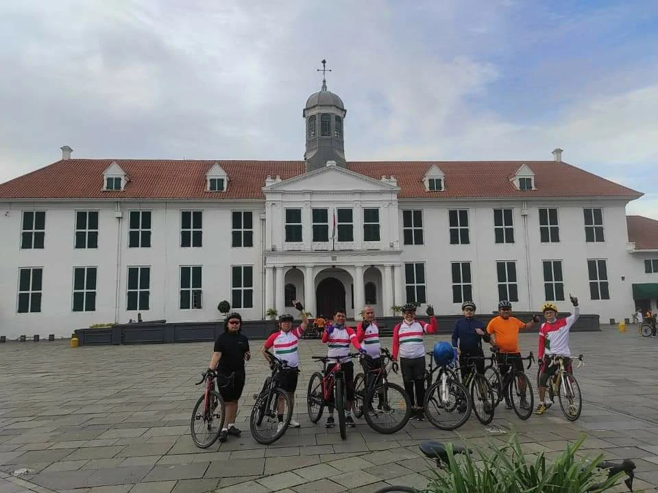 Gowes Together with USU Alumni Bicycle Community: Strengthening Friendship and Promoting Healthy Lifestyle