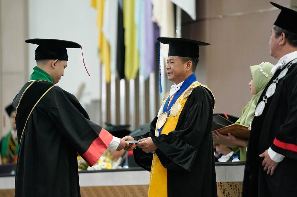 Rector: USU Graduates Have Applied Critical Thinking Process
