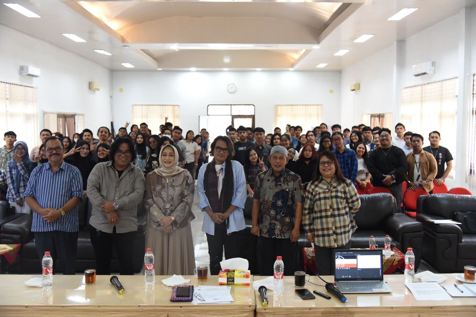 Vicky Sianipar Delivers Guest Lecture at FIB USU