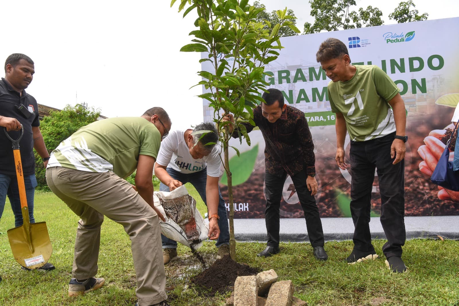 USU-Pelindo Cooperate in Planting 4.000 Trees