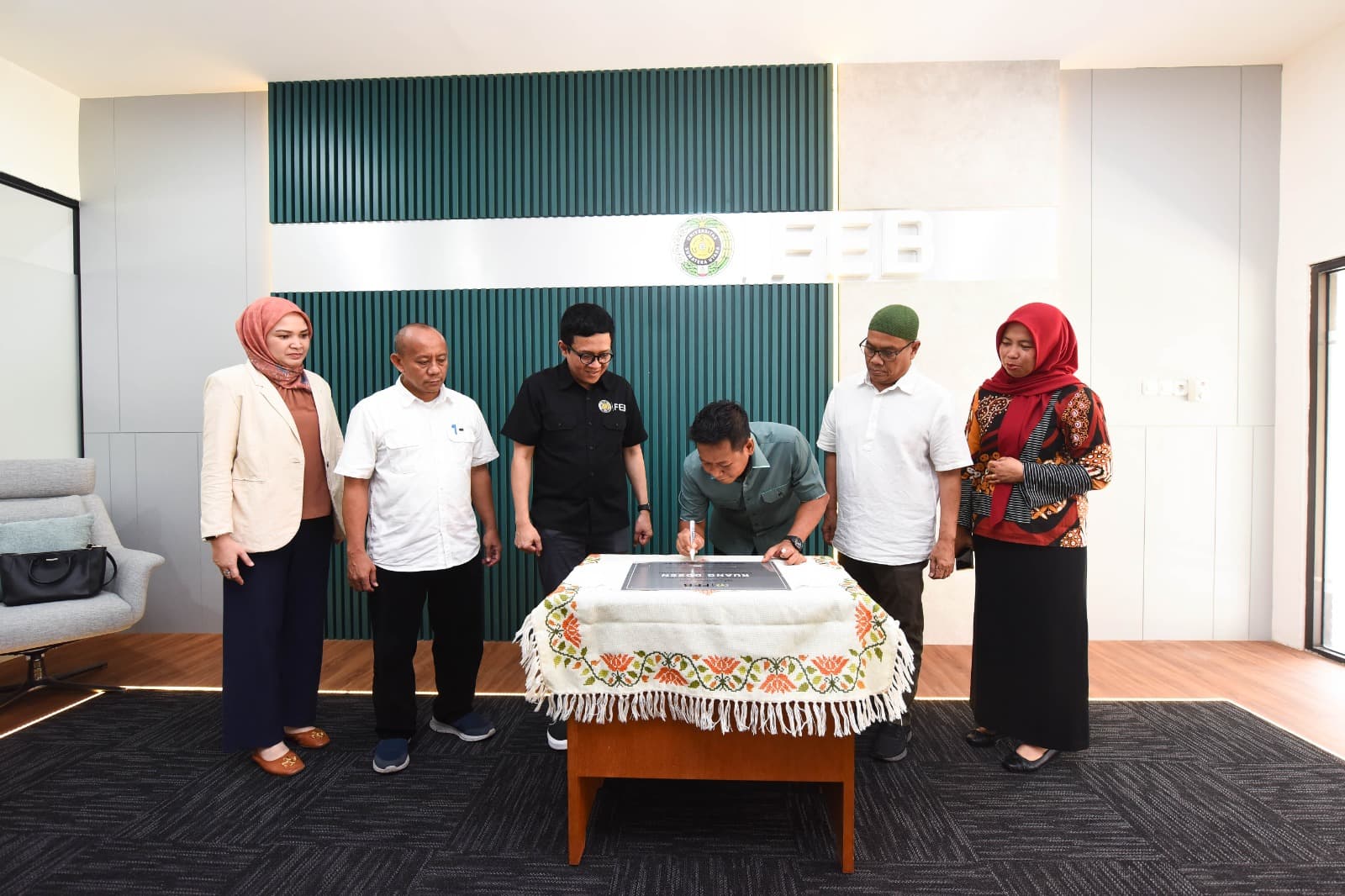 FEB USU Inaugurates New Lecturer Room