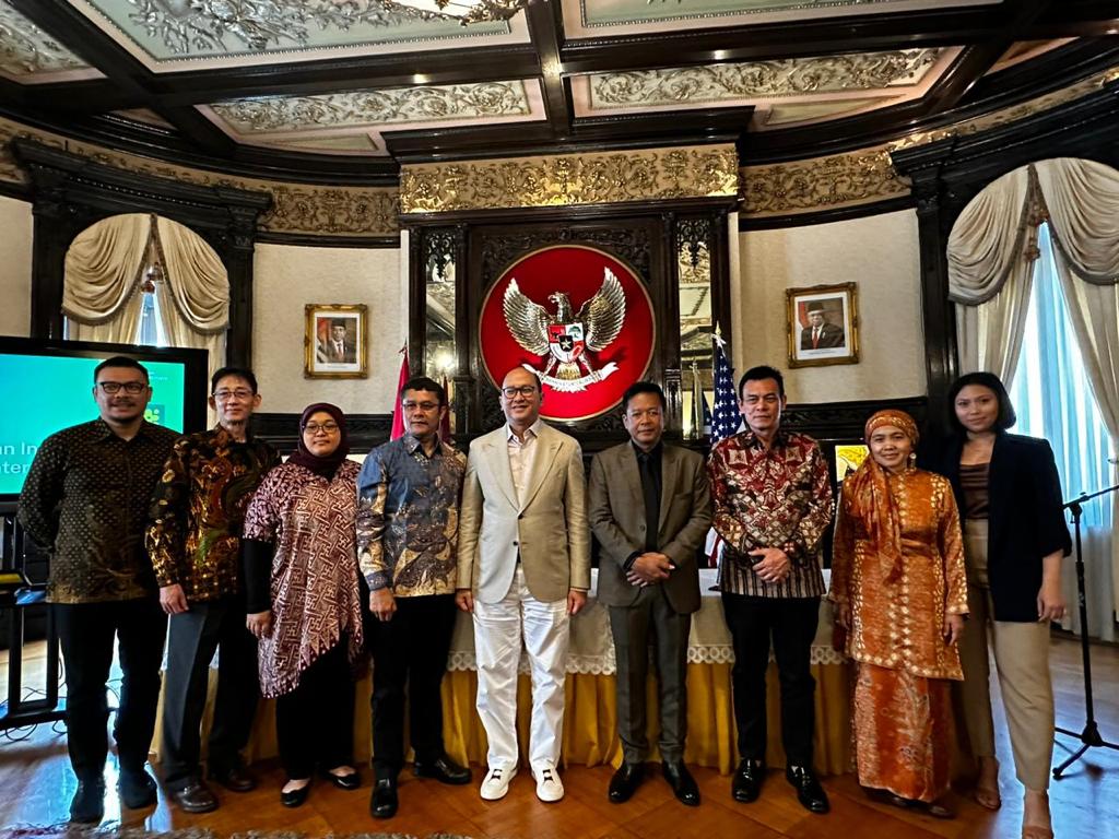 The Rector Asked Alumni to support the Internationalization