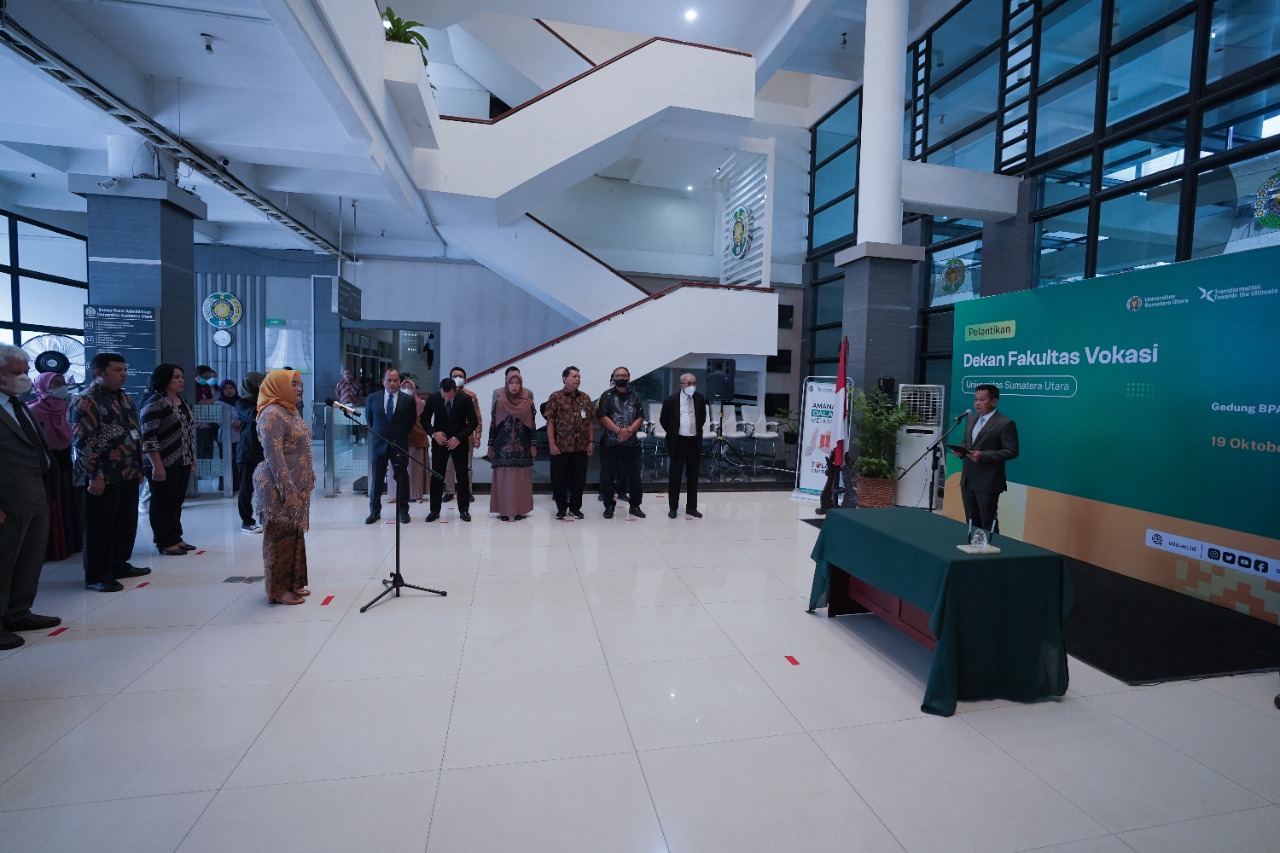 Prof Isfenti Sadalia is Inaugurated as USU Vocational Dean