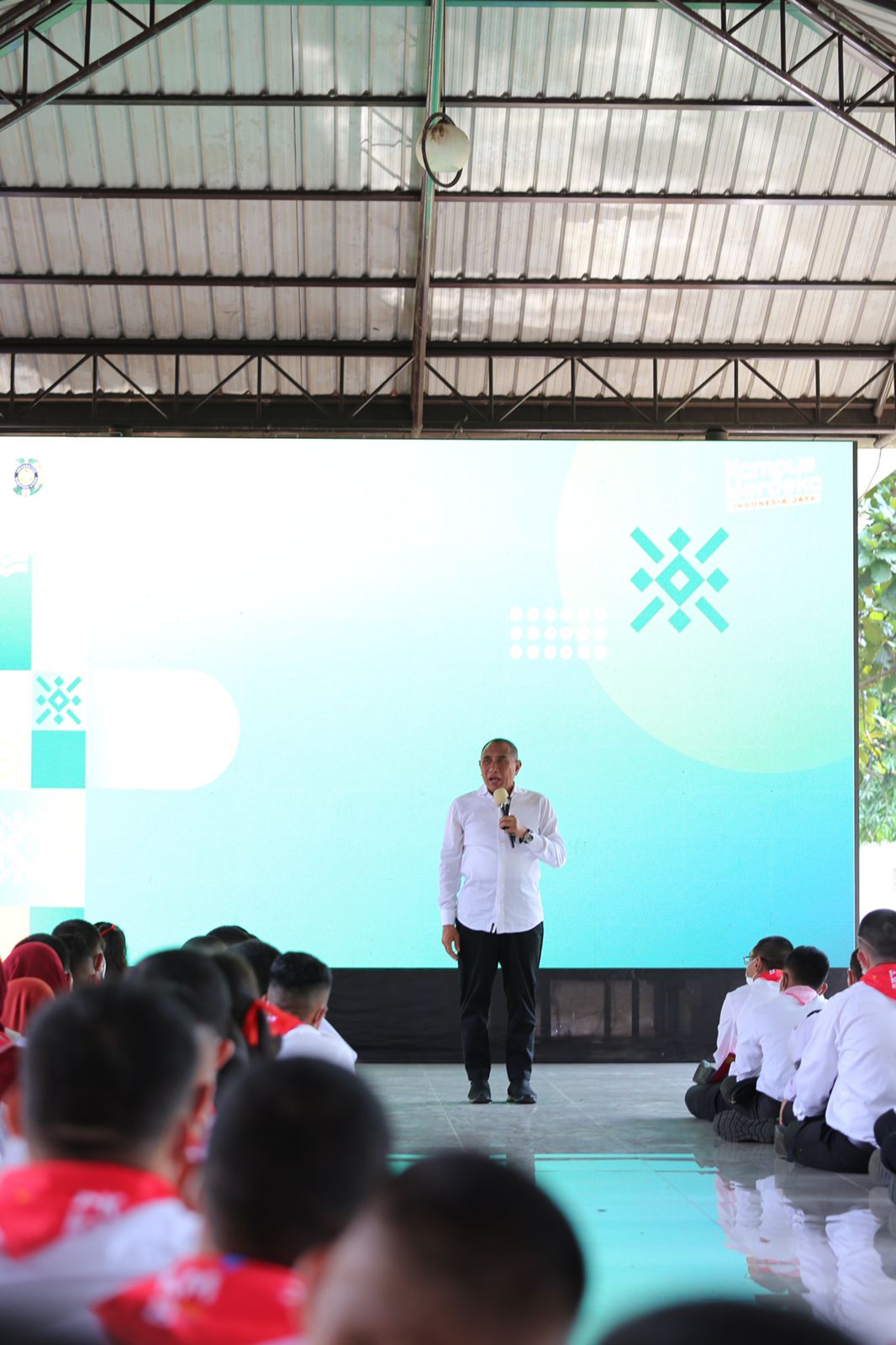 USU Faculty of Law Presents Governor of North Sumatra at PKKMB 2022