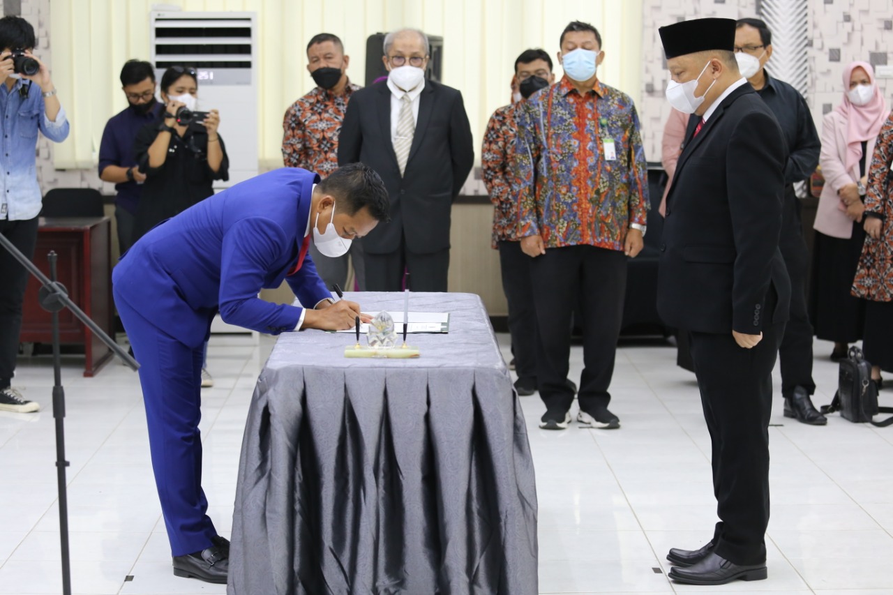 Inaugurating FISIP Dean, USU Rector Reminds About Amanah