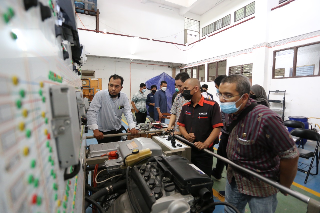 USU Faculty of Engineering with Erasmus+ UNITED Training on Hybrid Engine