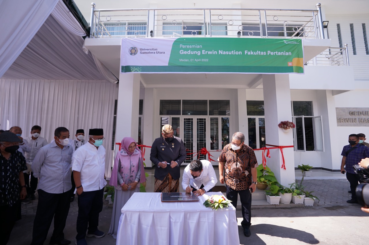 Rector Inaugurates Erwin Nasution Building at USU FP