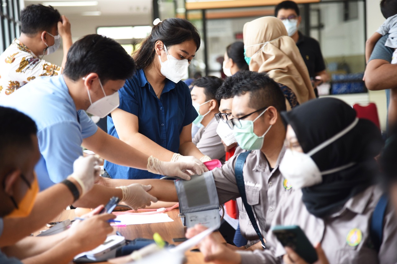 Celebrating Dies Natalis, USU Hospital Together with PMI Holding Blood Donation