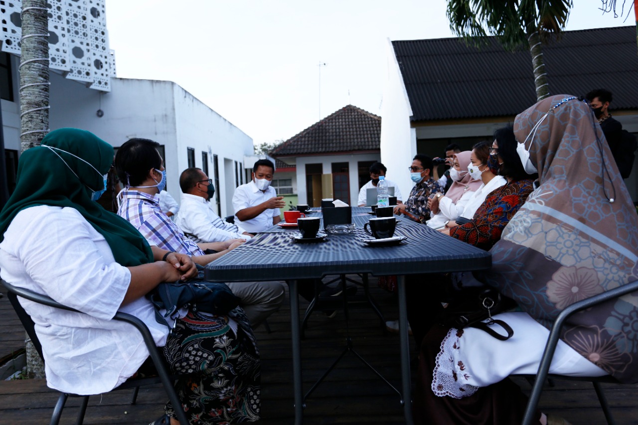The USU Rector Collaborates with Productive Researchers to Initiate Scientific Research Institute