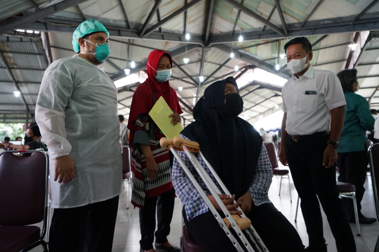 Using Crutch, USU Students are Enthusiastic about Participating in the Covid-19 Vaccine
