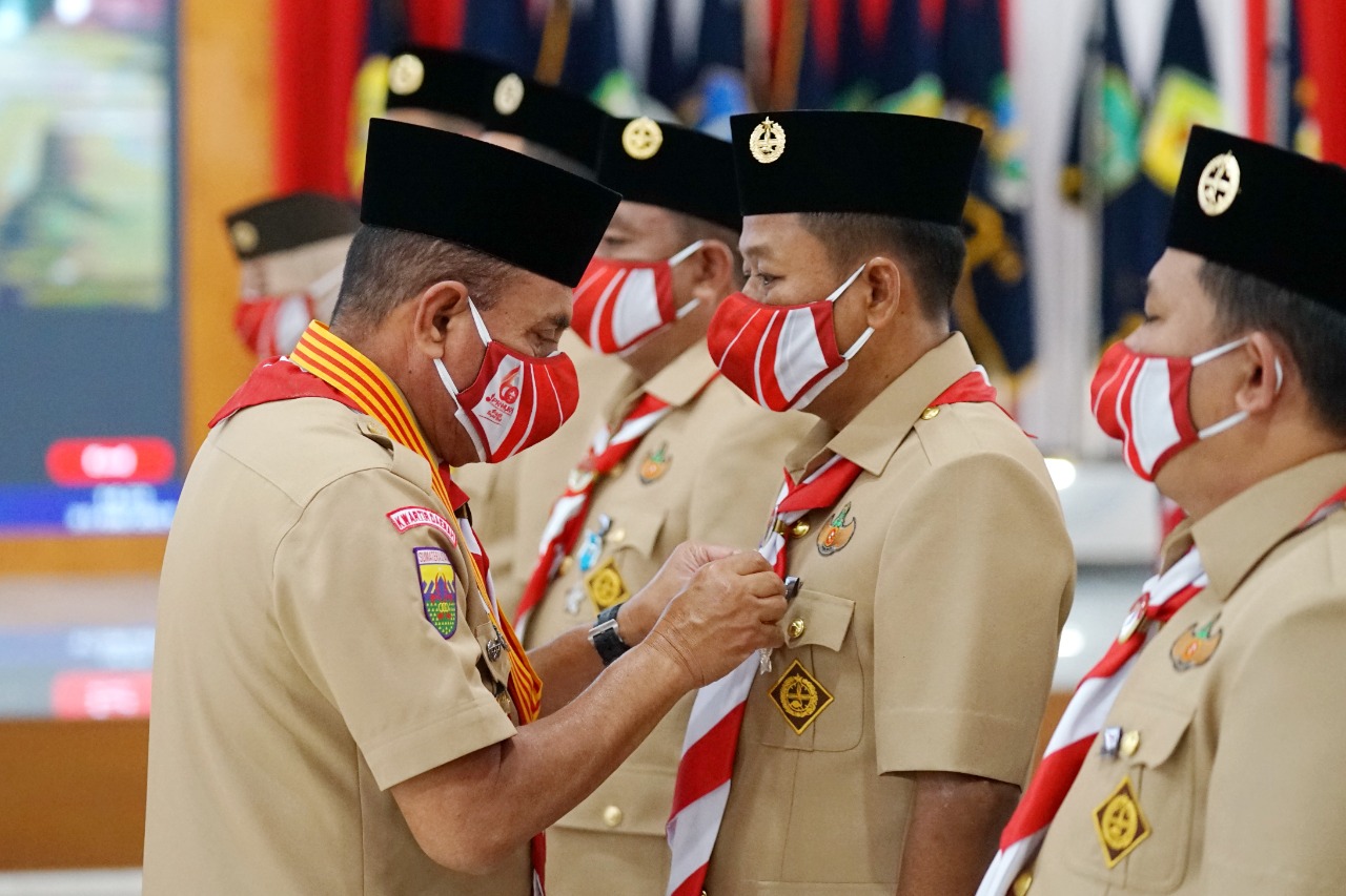 Rector of USU received Pancawarsa III Scout Award