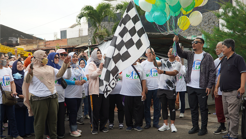 Rektor USU Melepas Kontingen Fun Walk FKG USU