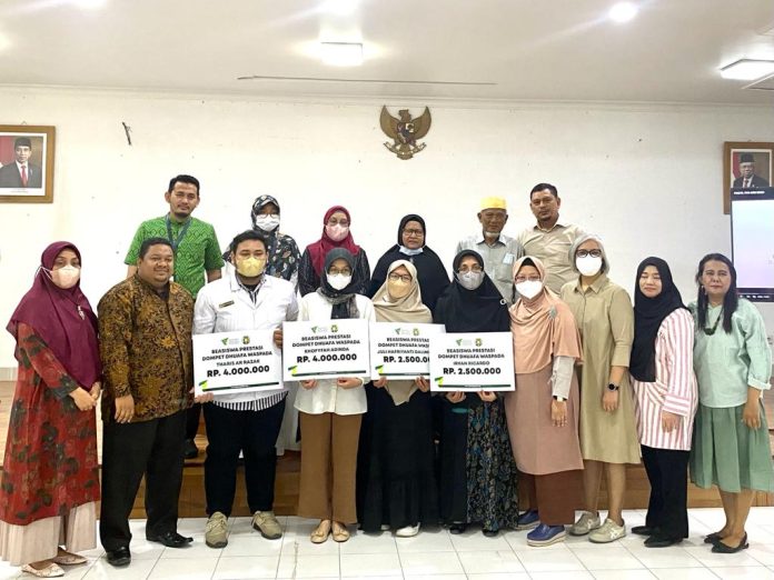 Dompet Dhuafa Waspada Serahkan Bantuan Beasiswa Prestasi Untuk Mahasiswa FKG USU