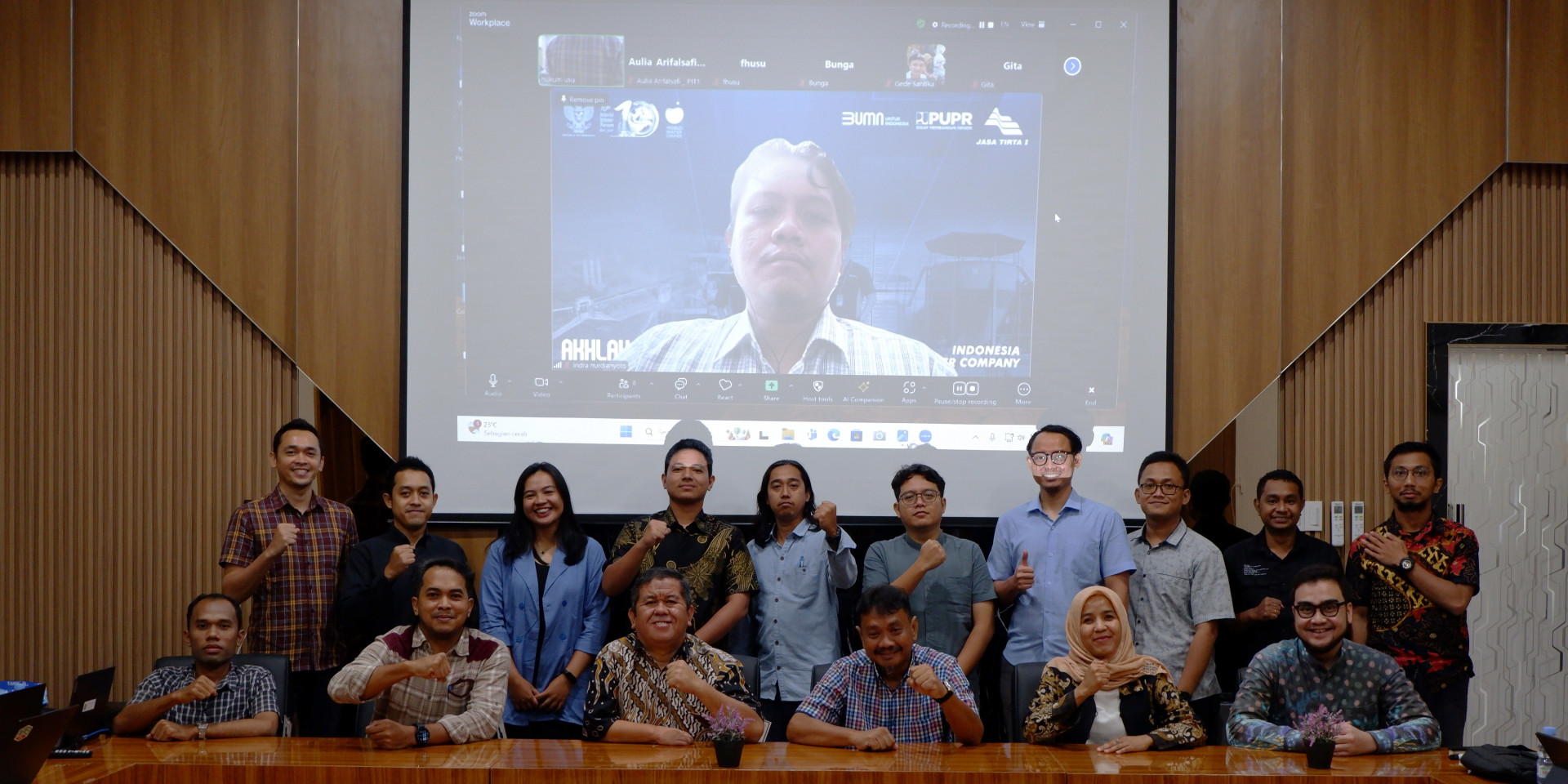 Penandatangan MoA antara PERUM Jasa Tirta I dengan FH USU