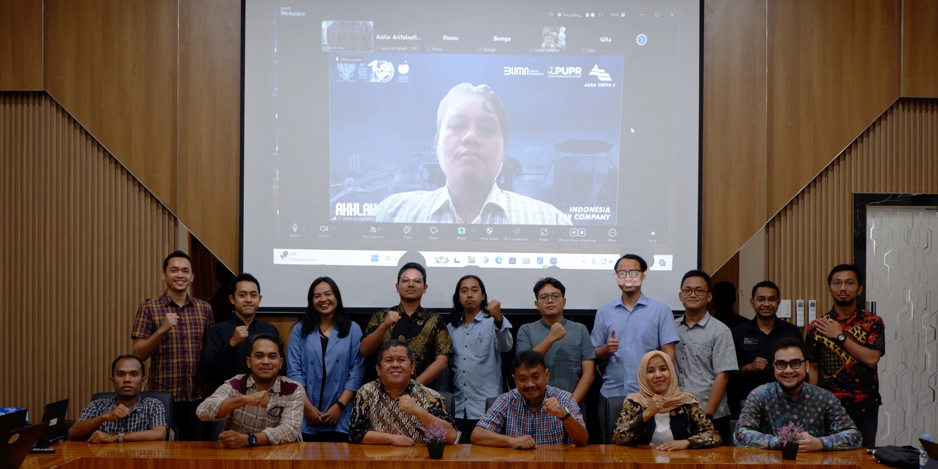 The signing of MoA between PERUM Jasa Tirta I and FH USU