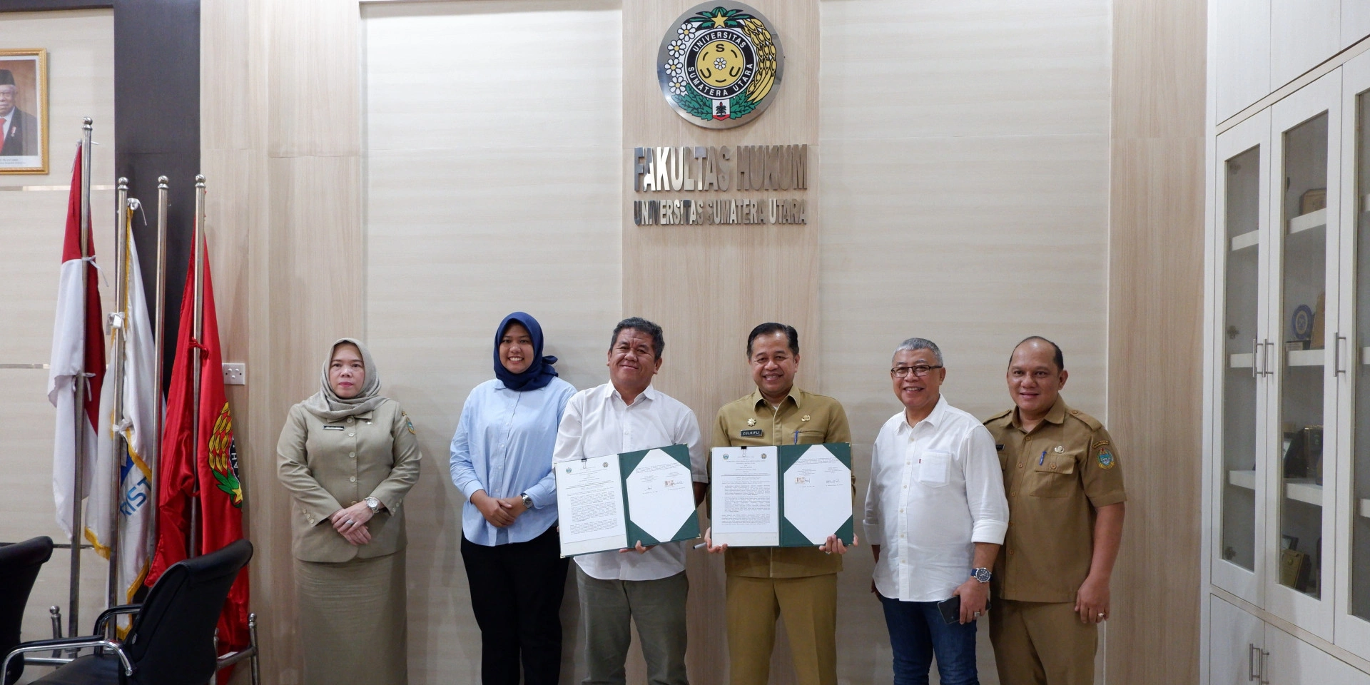 Signing of MoA between the Secretary of the North Sumatra Provincial Legislative Council and the USU Faculty of Law
