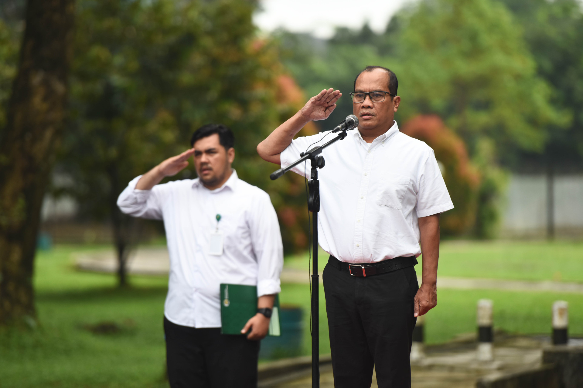 Vice Rector I Leads the Morning Meeting to Discuss the Work Plan