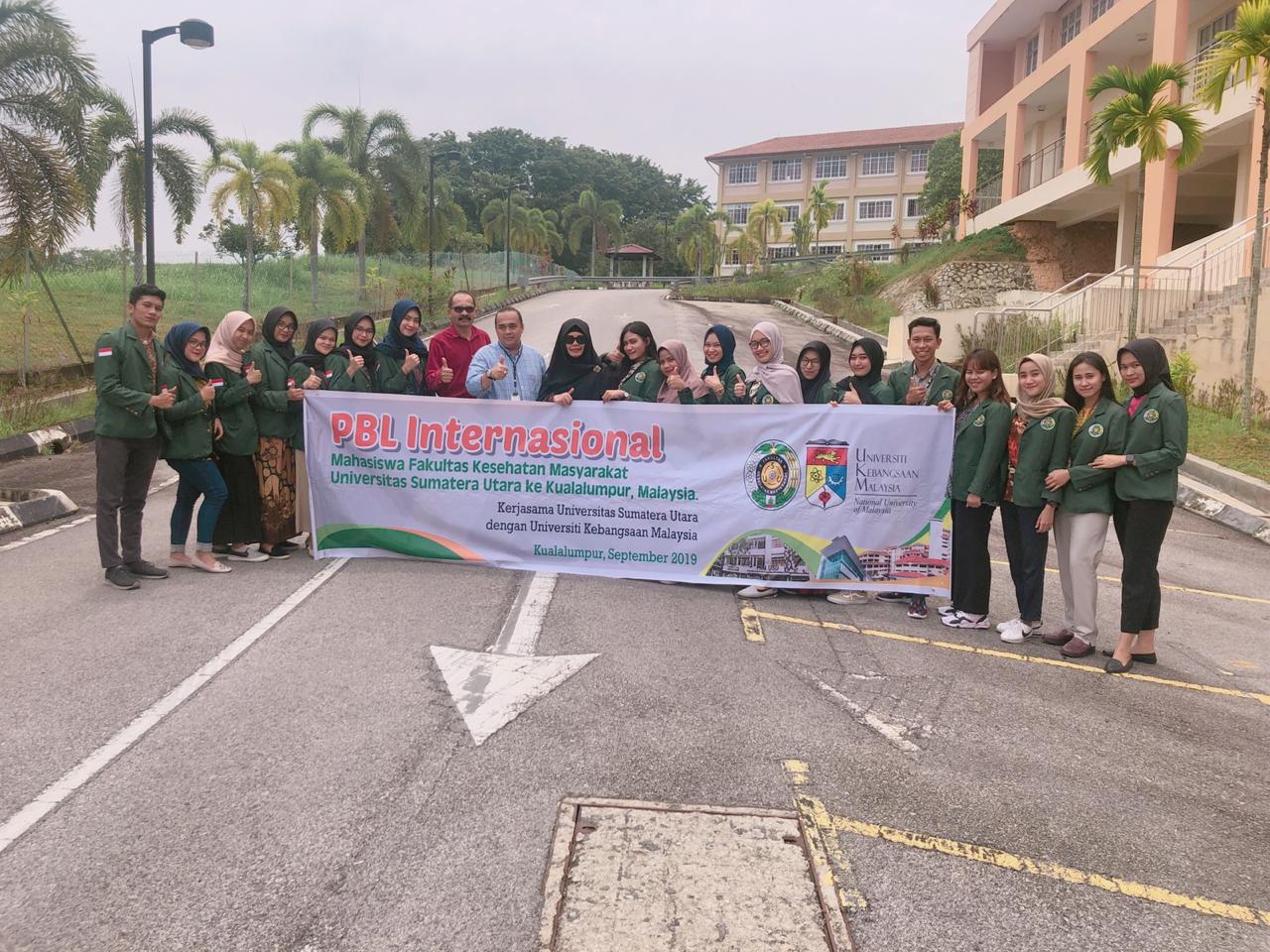 18 Mahasiswa S1 FKM USU mengikuti IPC dengan Mahasiswa Kedokteran UKM di Kuala Lumpur