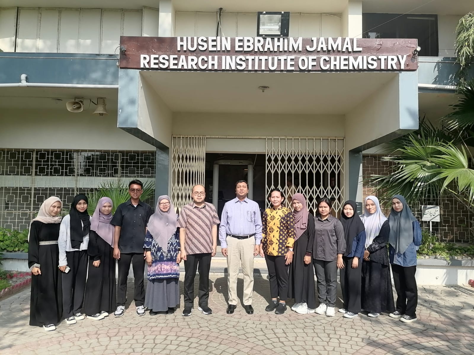 12 Mahasiswa Indonesia Mengunjungi ICCBS untuk Pelatihan Penelitian