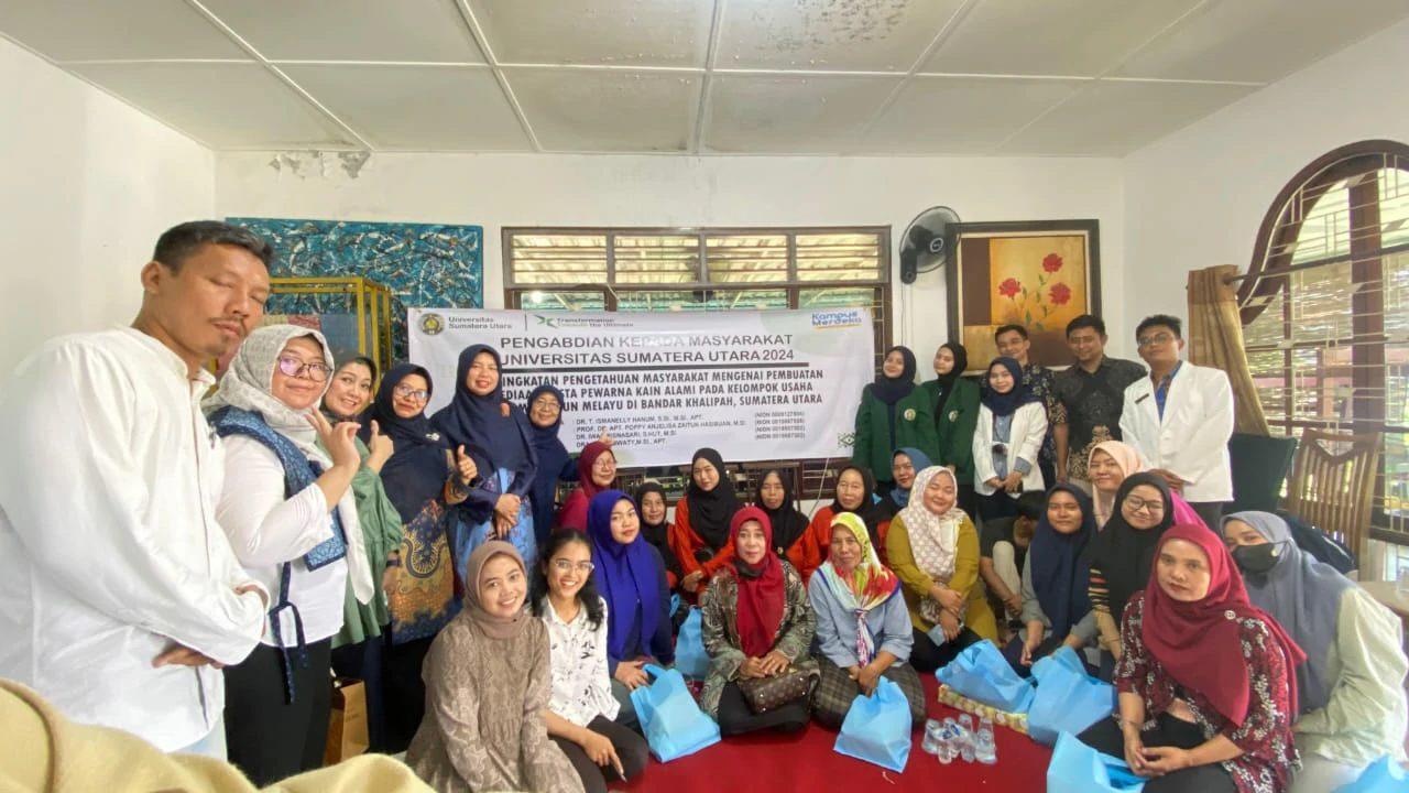 Community Service: USU Lecturers Educate Weavers to Use Natural Dyes