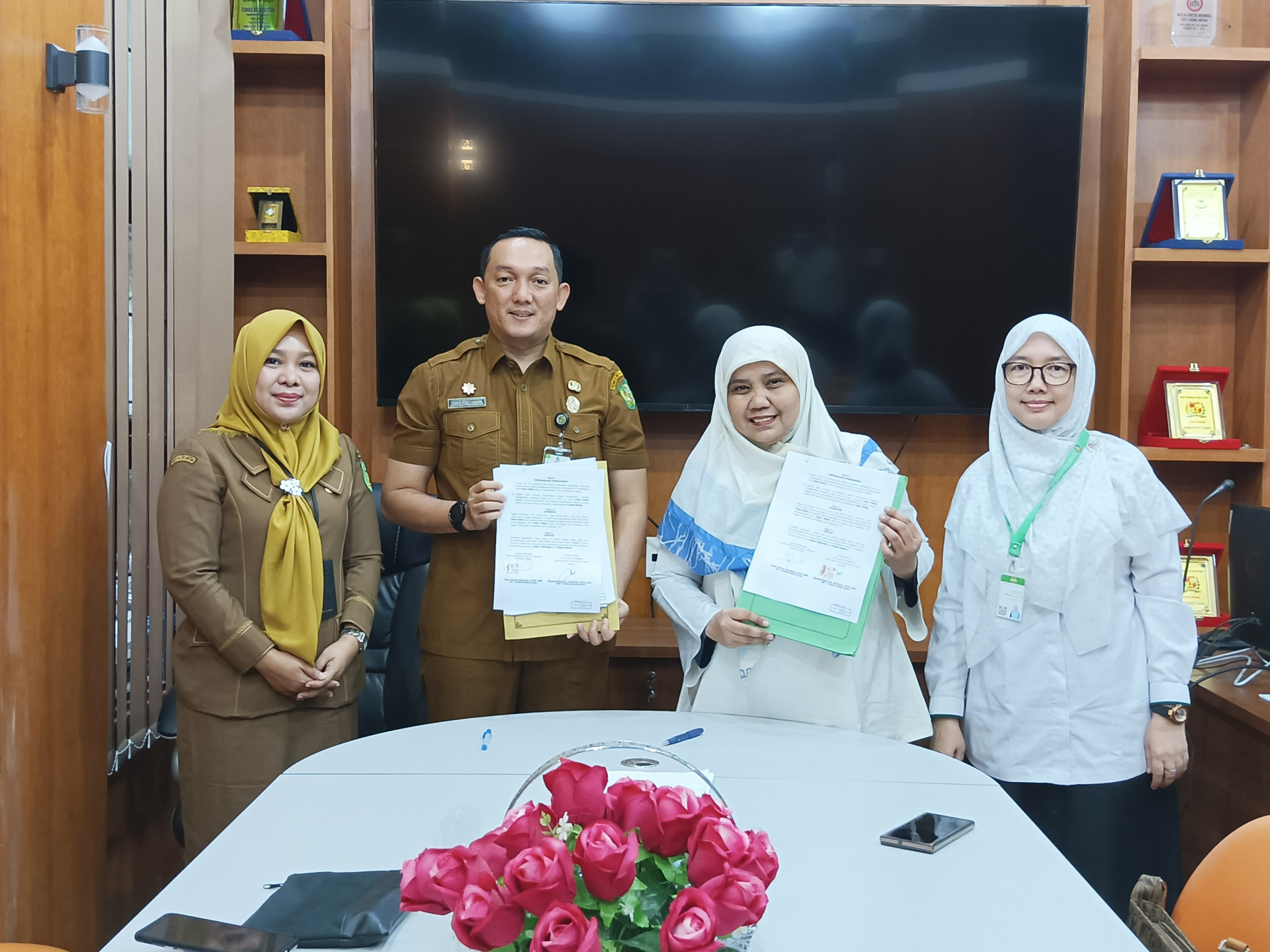 Signing of the MoA between the Medan City Health Office and the USU Faculty of Pharmacy
