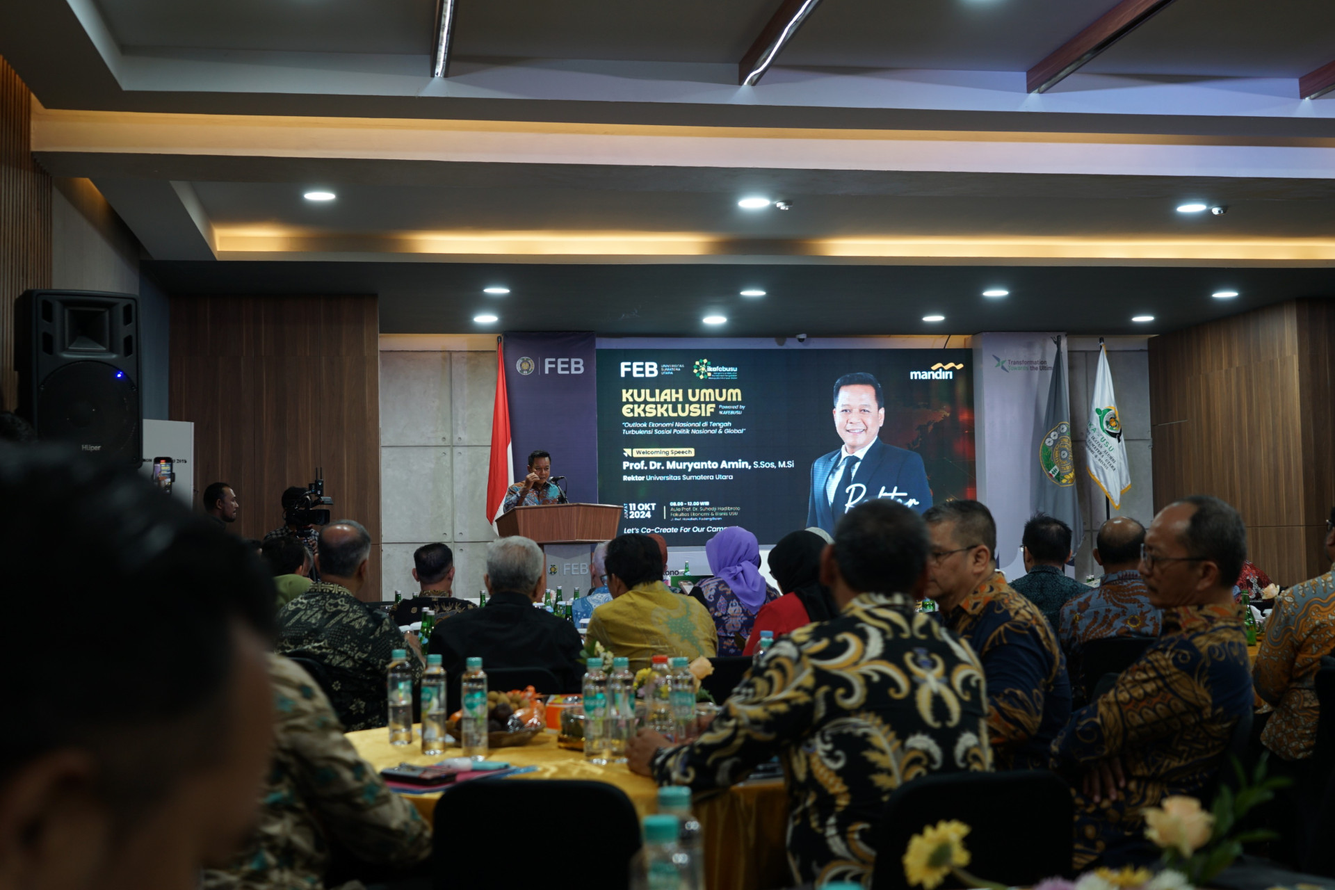 IKA FEB USU Holds Public Lecture and Awards Scholarships
