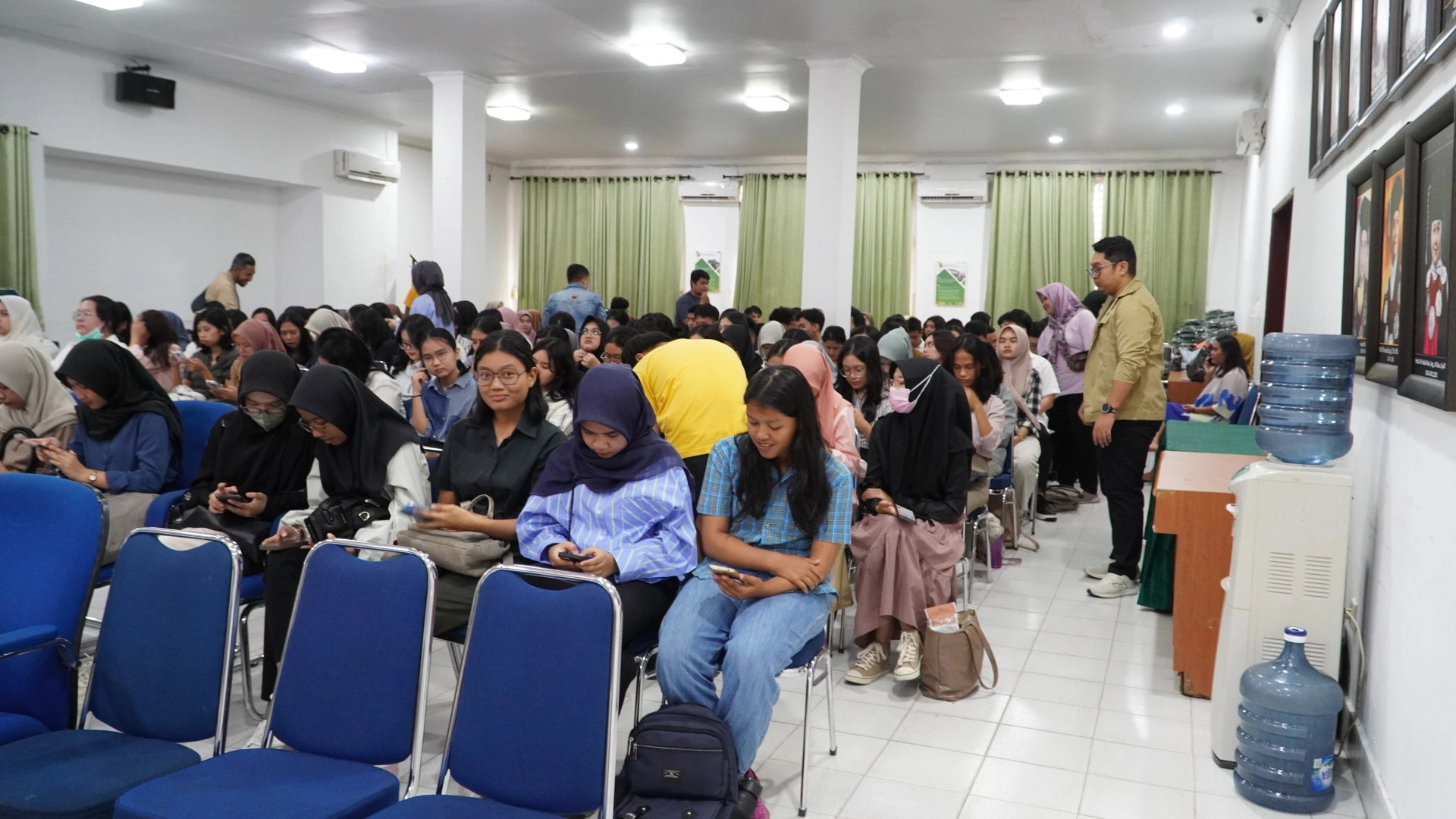 FKG USU Holds Debriefing for New Students with Partner Support and Self-Development Sessions