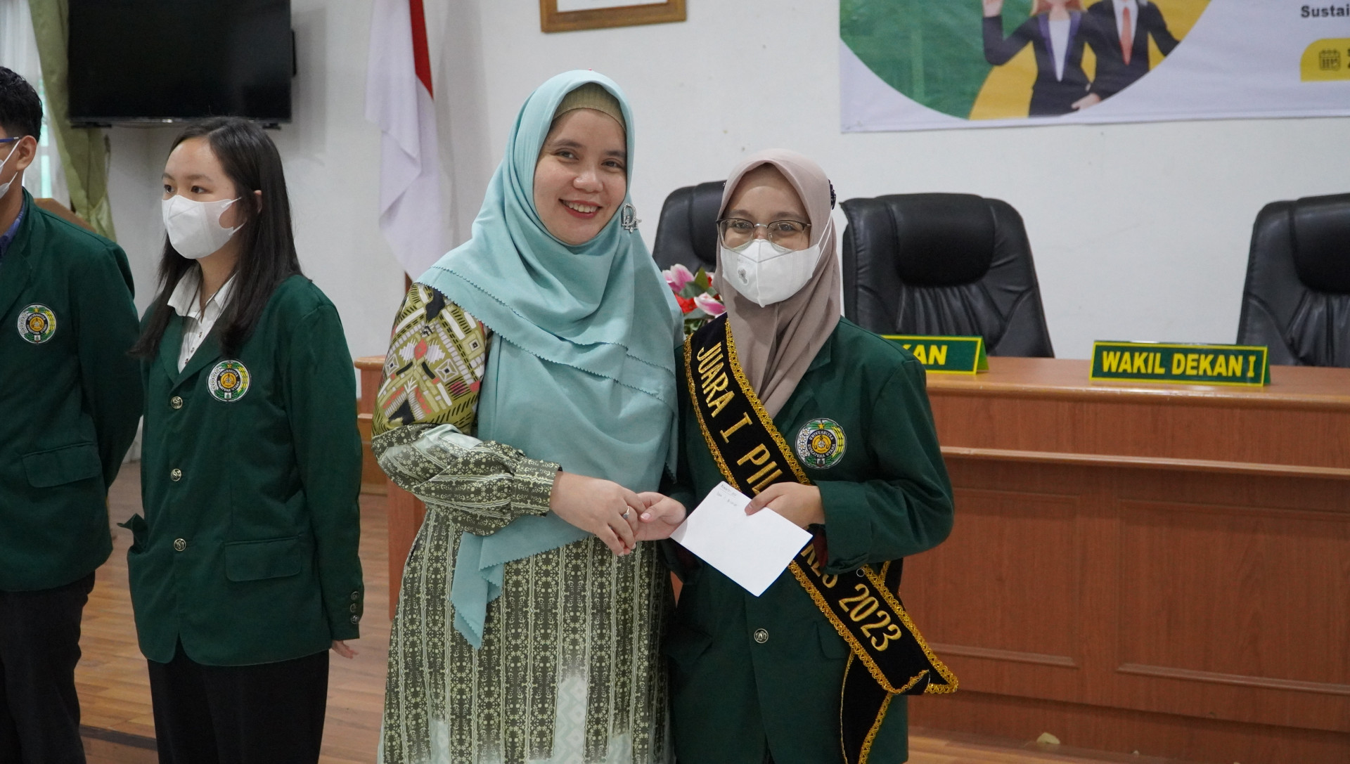 Putri Artanti Parinduri Berhasil Mendapat Juara I Dalam Pilmapres FKG USU 2023
