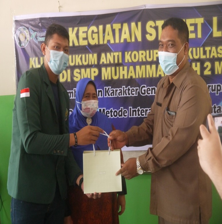 Street Law Activity "Building the Character of the Anti-Corruption Generation for Male and Female Students with Interactive Methods and Presentations on Corruption"