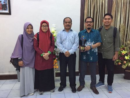 USU FACULTY OF LAW STUDENTS DELEGATION WINS THIRD PLACE IN ISLAMIC LAW FAIR 2018 SCIENTIFIC WRITING COMPETITION
