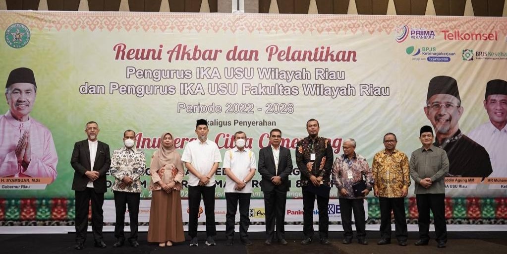 USU Vice Rector I Together with the Dean and Chair of the USU Faculty of Law IKA Attend the Grand Reunion and Inauguration of the USU IKA Management for the Riau Region and the USU IKA Management for the Riau Region Faculty for the 2022-2026 Period