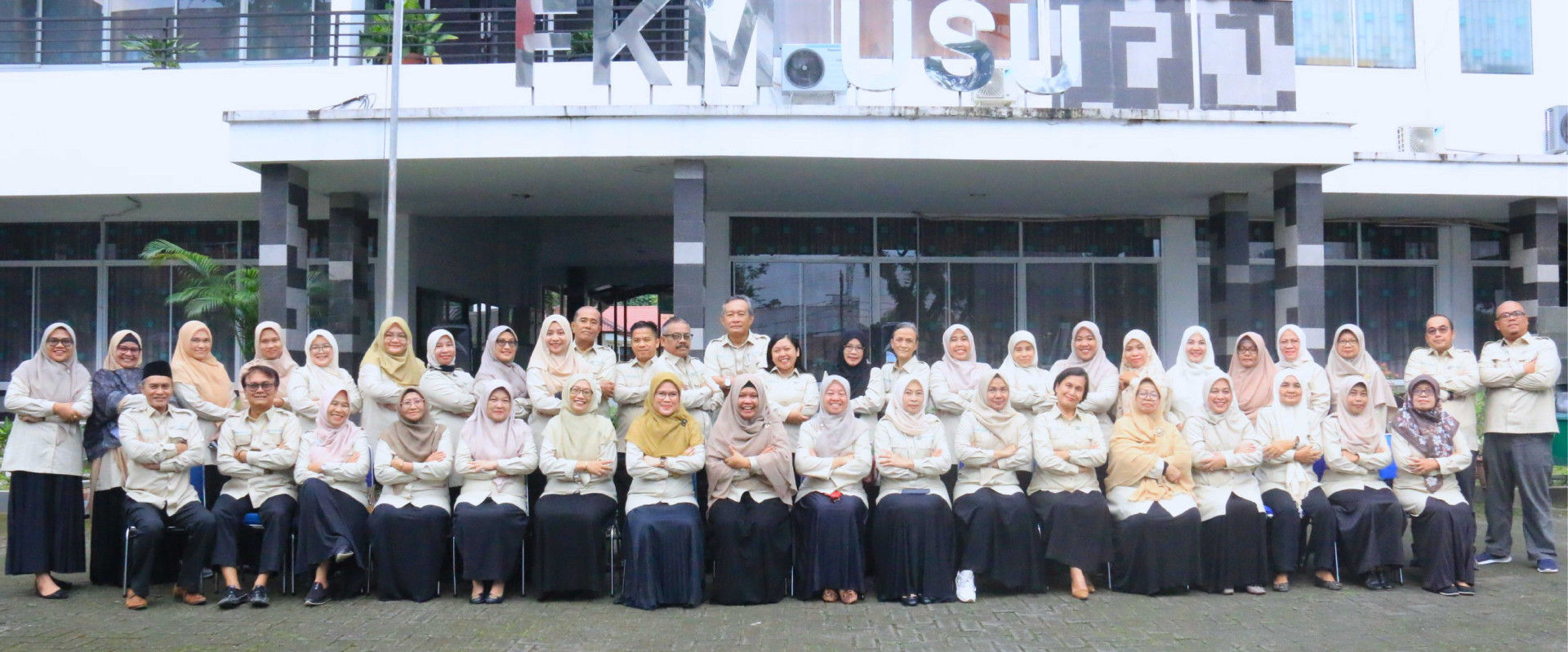 Carousel Foto Dosen - ENG