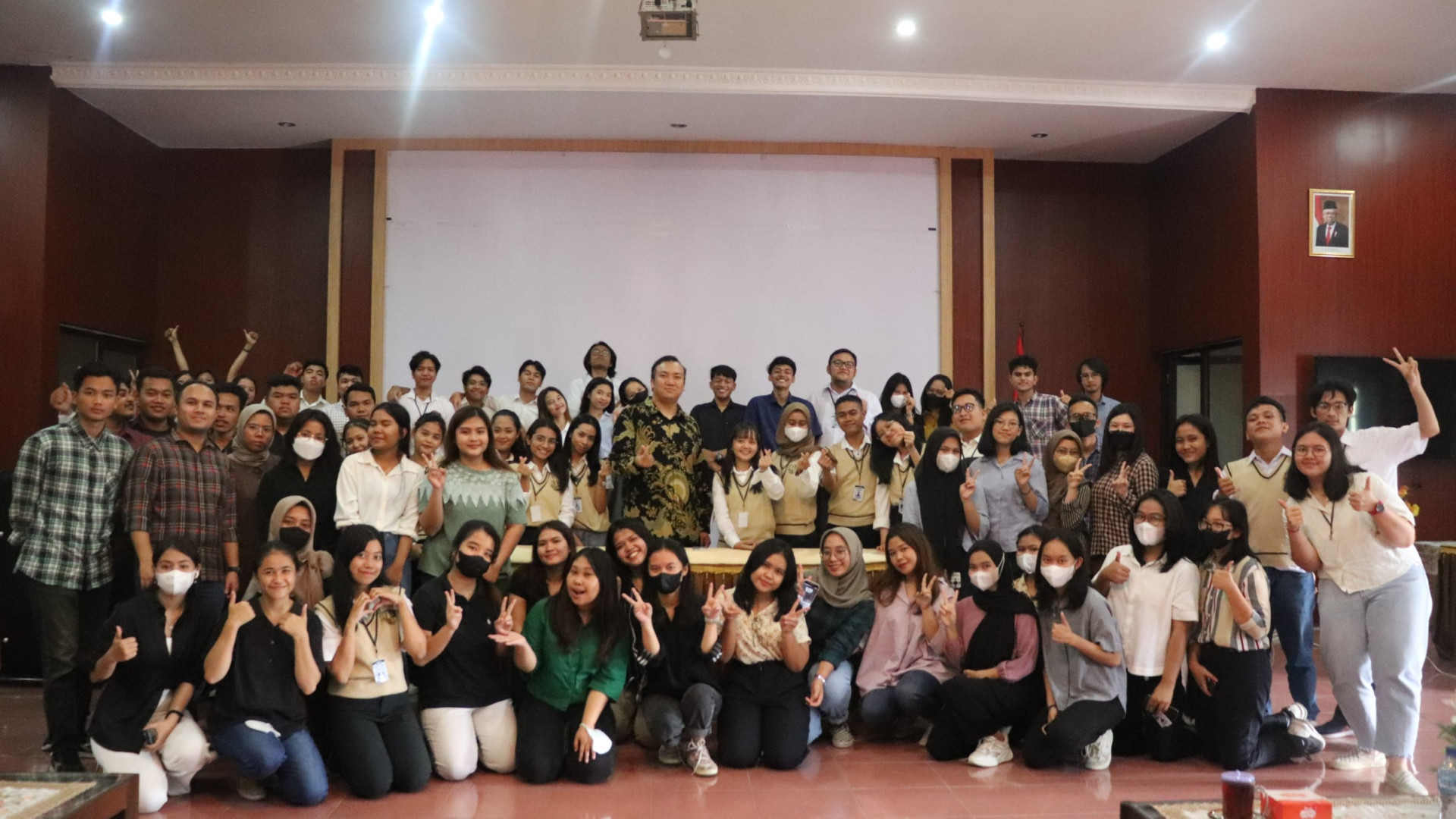 Business Law Society menggelar Seminar Perdana Bertajuk “Resesi 2023: Tantangan Perusahaan Menghadapi Ancaman Kepailitan”