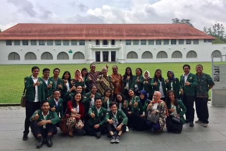 Studi Banding Mahasiswa Hukum ekonomi (IMAHMI) Fakultas Hukum USU ke Singapura