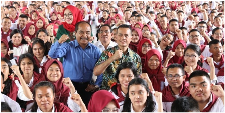 Wakil GUBERNUR SUMUT Memberikan Pembekalan Kepada Mahasiswa Baru Fakultas Hukum USU Tahun 2019