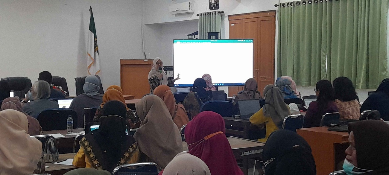 All Academic Civitas of USU Faculty of Dentistry Enthusiastically Participating in SKP Filling How-To Training