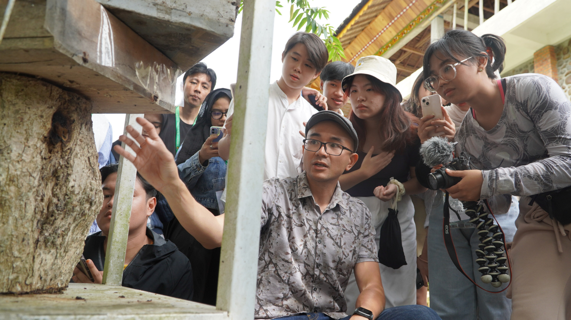 Participans International Summer Course Faculty of Dentistry melaksanakan Fild Trip Kebun Efi