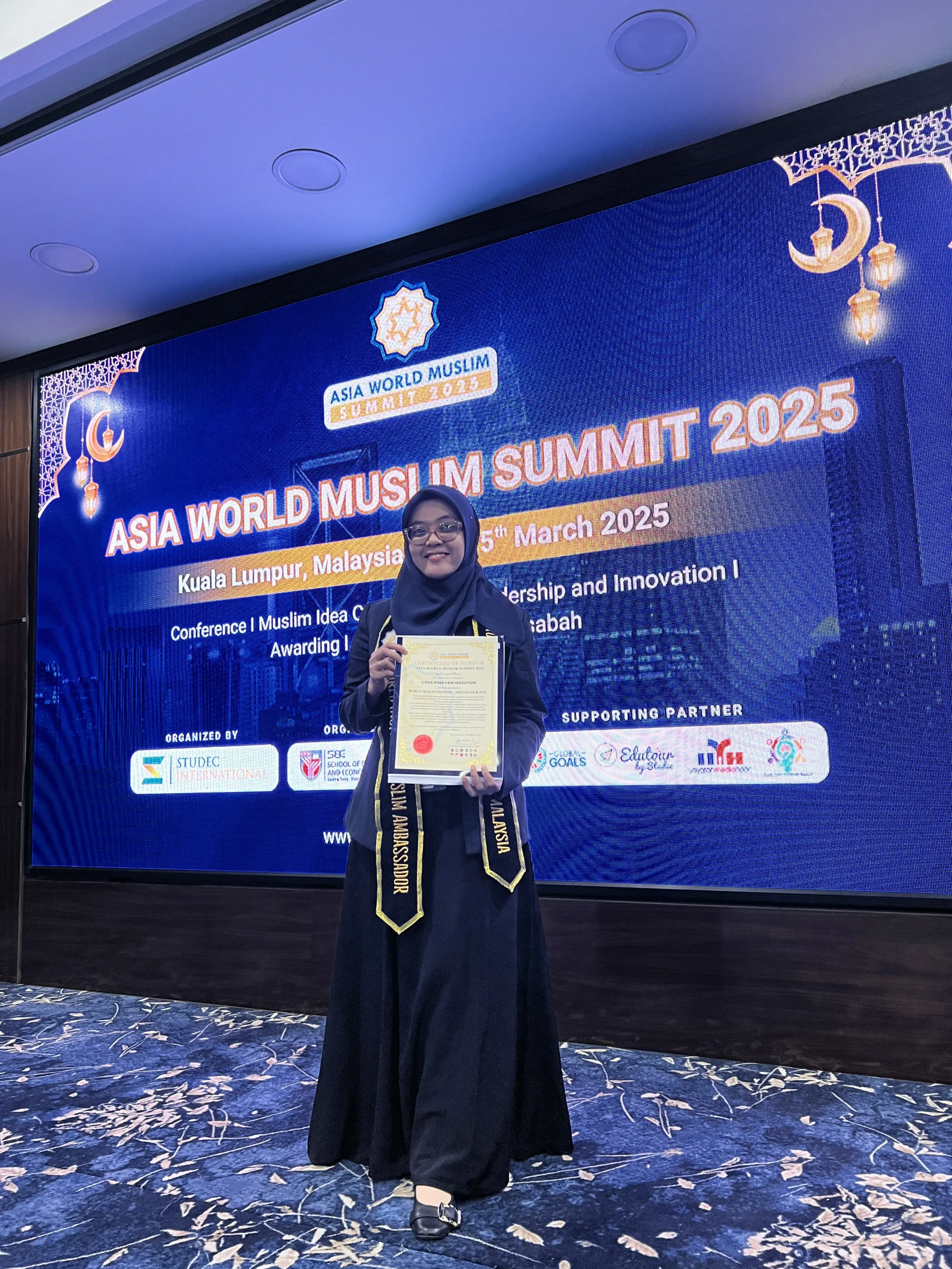 Fakultas Farmasi USU Berpartisipasi dalam Asia World Muslim Summit 2025 di Kuala Lumpur