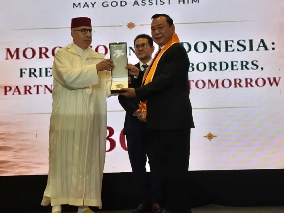USU Master's Program in Management Alumnus Hasrul Azwar Receives the Royal Medal Wissam Malaki from the King of Morocco