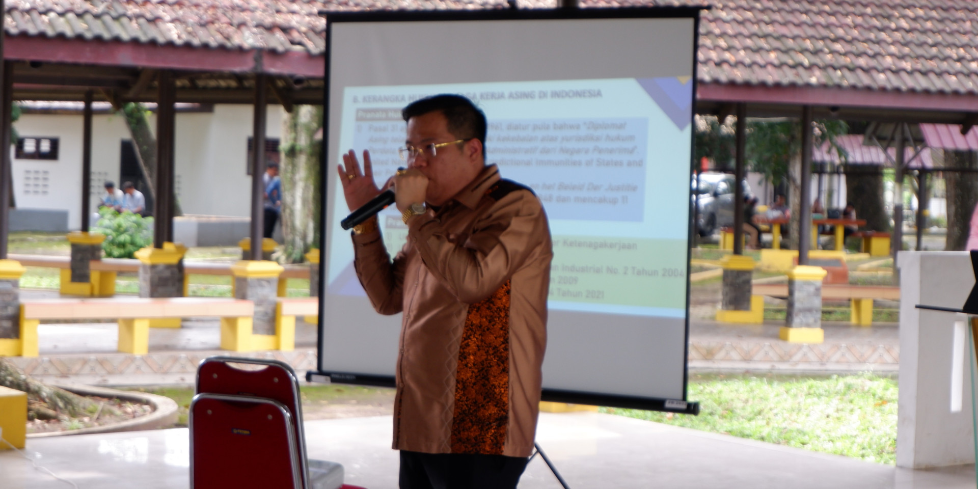 Alumni Mengajar dalam Rangka Dies Natalis Ke-71 FH USU, Dr. Darmawan Yusuf, S.E., S.H., M.Pd., M.H., CTLA., Mediator: “Penyelesaian Perselisihan Tenaga Kerja Asing di Indonesia”