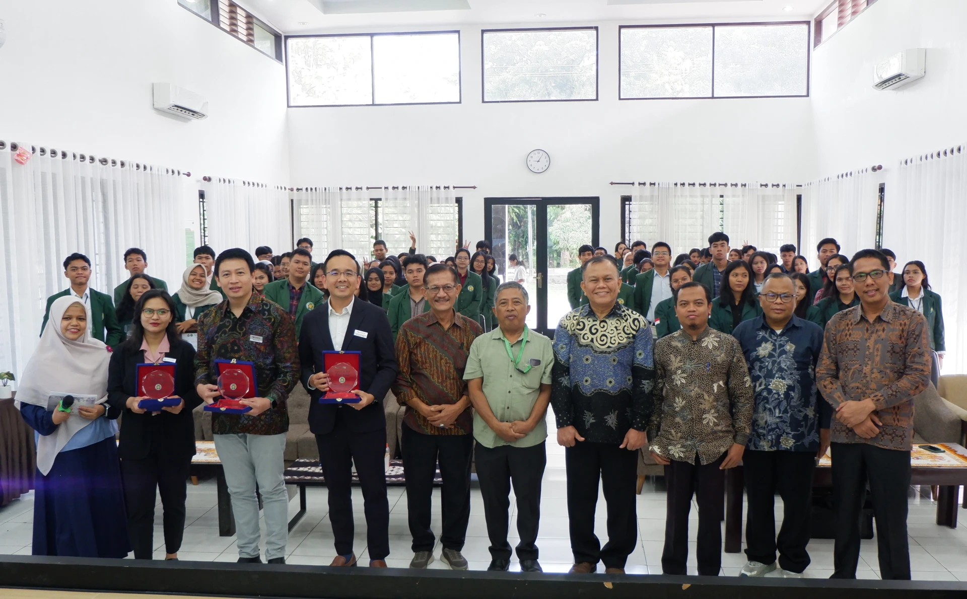 Seminar Instrumentasi Kimia "The Challenges Importance of Colour Measurement in Food and Beverages Industry